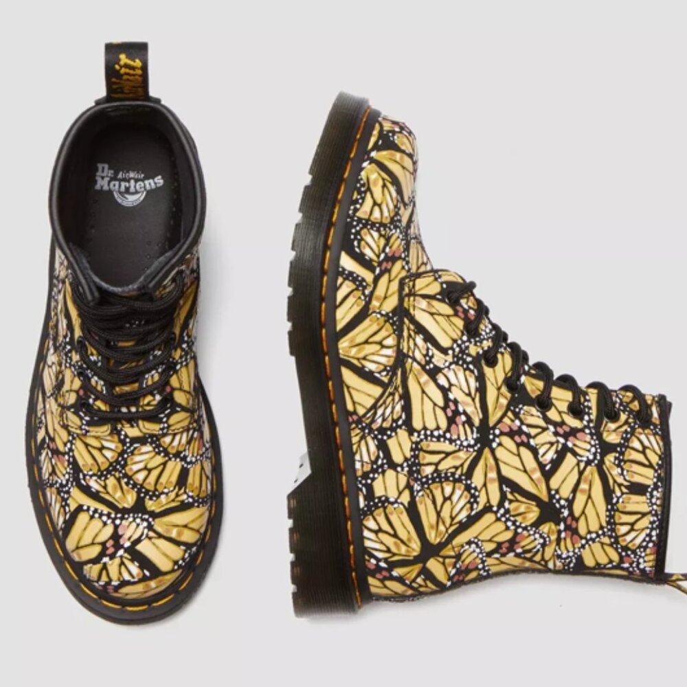 Dr. Martens Women's 1460 Butterfly Print Lace Up Boots NWOB Size 6 - Picture 2 of 12